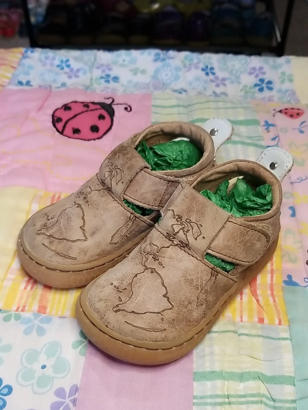 Livie & Luca Tan Brown Map-Embossed Mary Jane Baby Shoes Size 4